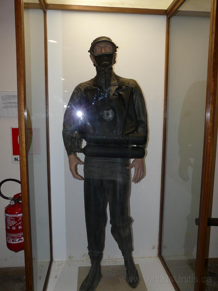 P1060733.JPG - Underwater diving gear WWII