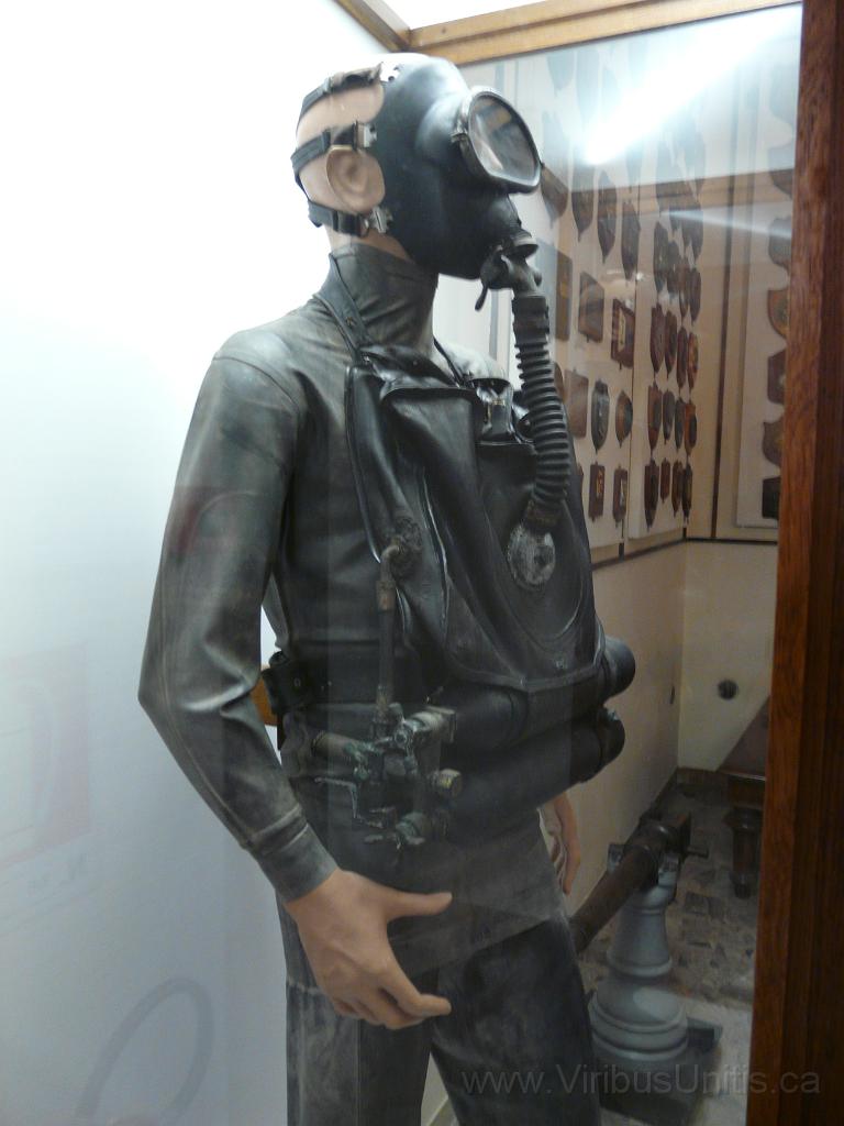 P1060740.JPG - Underwater diving gear WWII