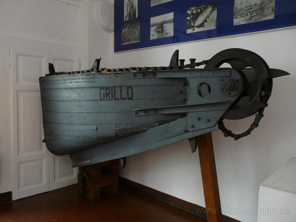 P1060818.JPG - Bow section of assualt craft "Grillo"