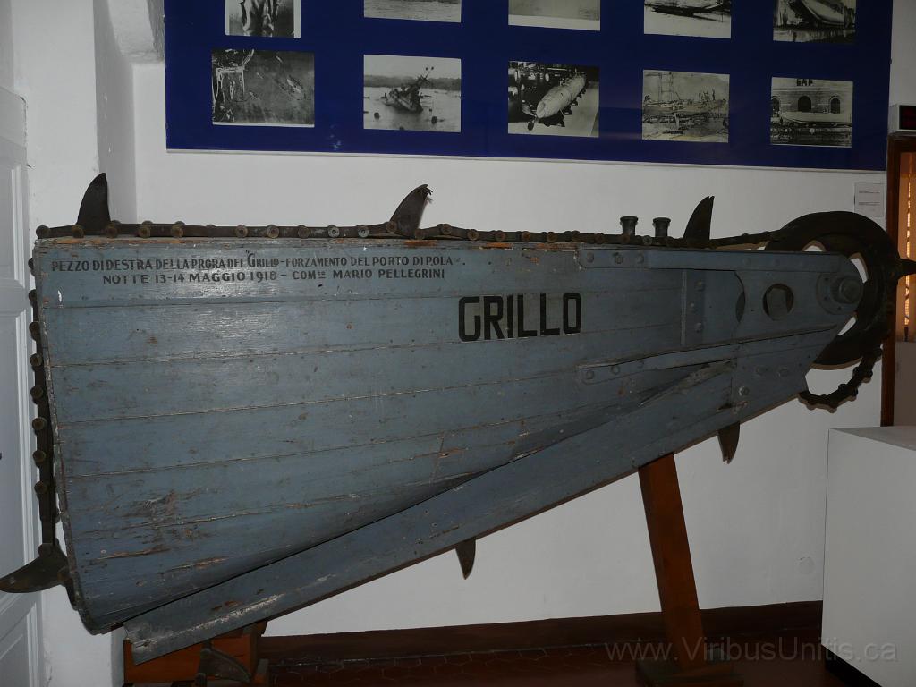 P1060822.JPG - Bow section of assualt craft "Grillo"